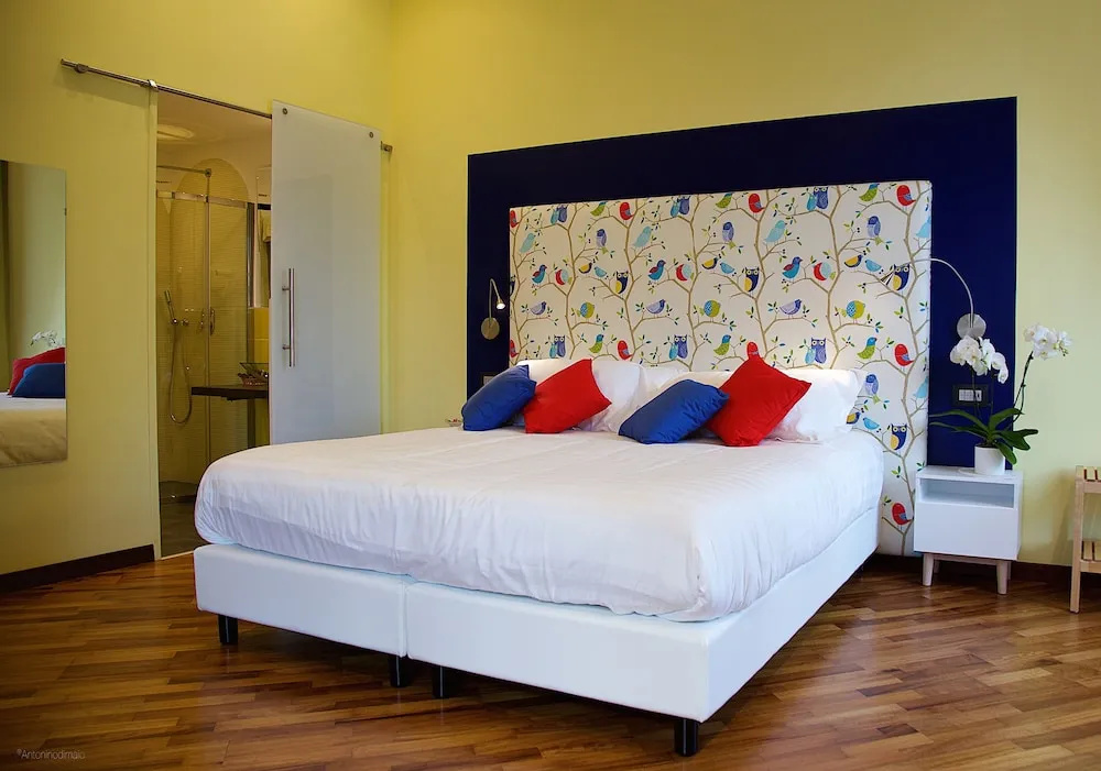 Deluxe Double room with city view (full double bed)