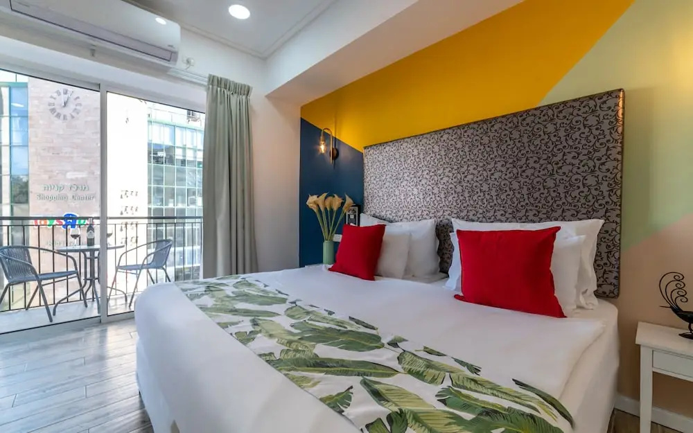 3 Bedrooms Standard Family room with balcony