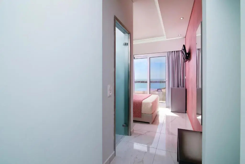 Deluxe Double room with sea view (full double bed)