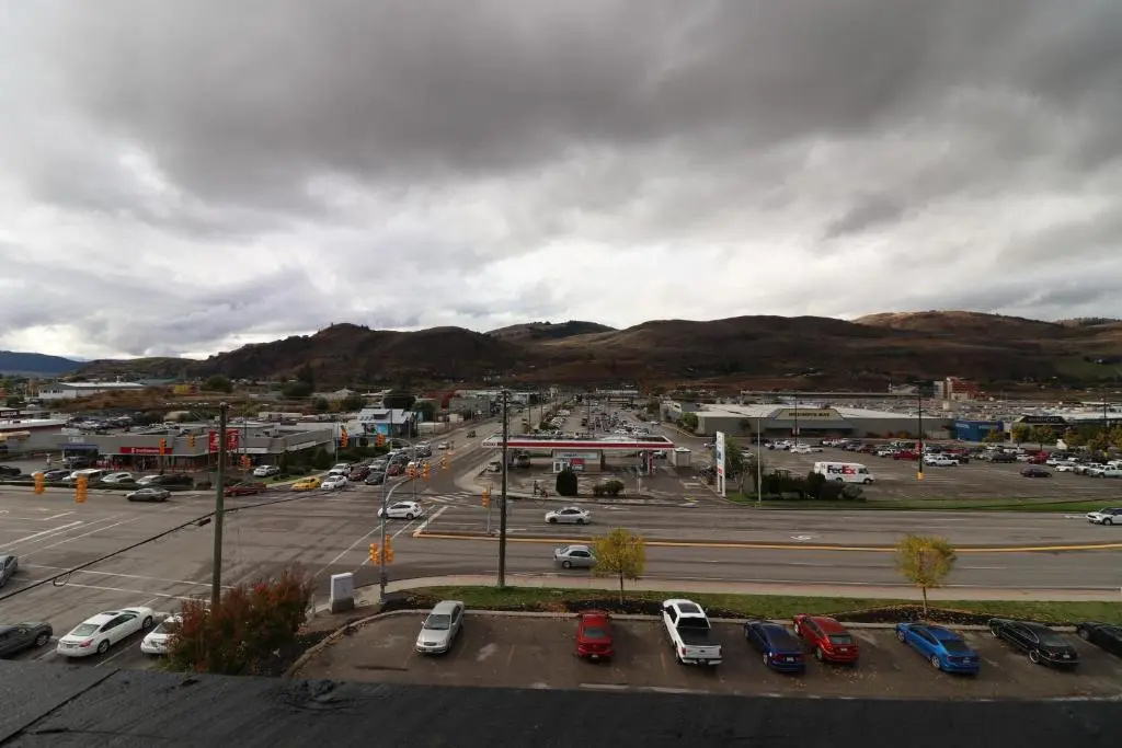 Divya Sutra Plaza and Conference Centre, Vernon, BC - Chambres