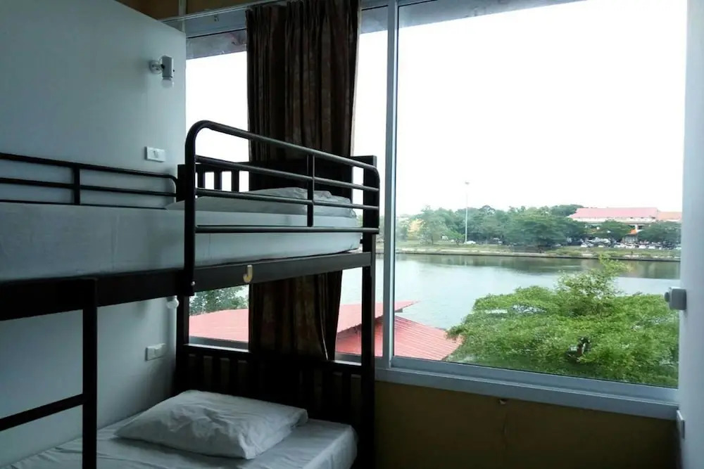Кровать в общем номере в Samui Lakeside Hostel - Adults Only