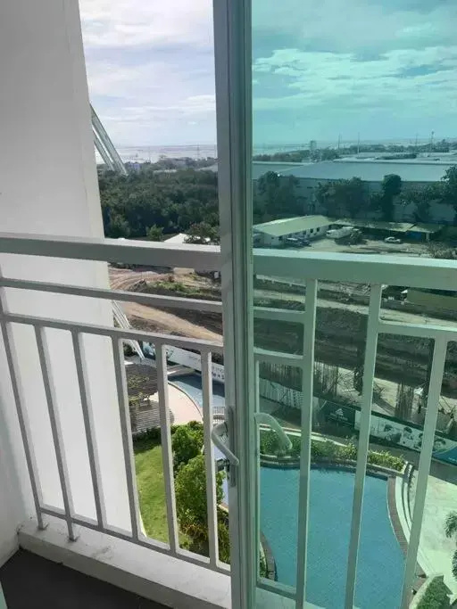 Lovely 1 Bedroom Condo with Balcony