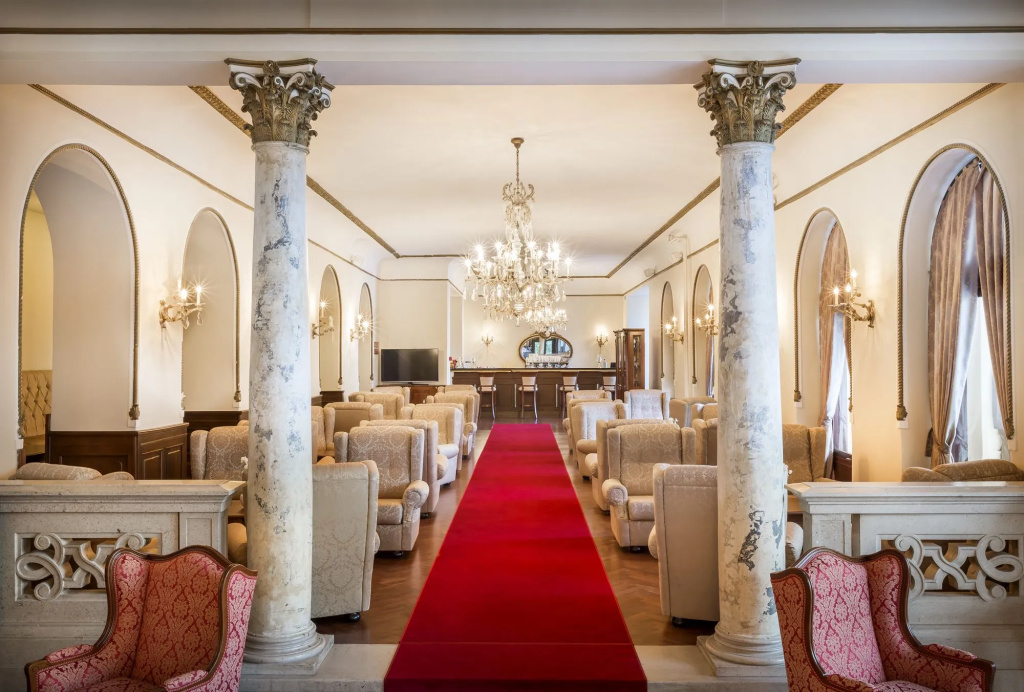 Lobby & Reception