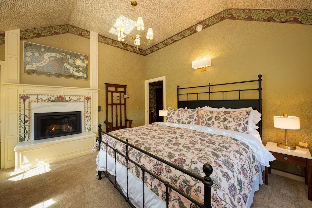 2 Bedrooms Luxury Suite with garden view