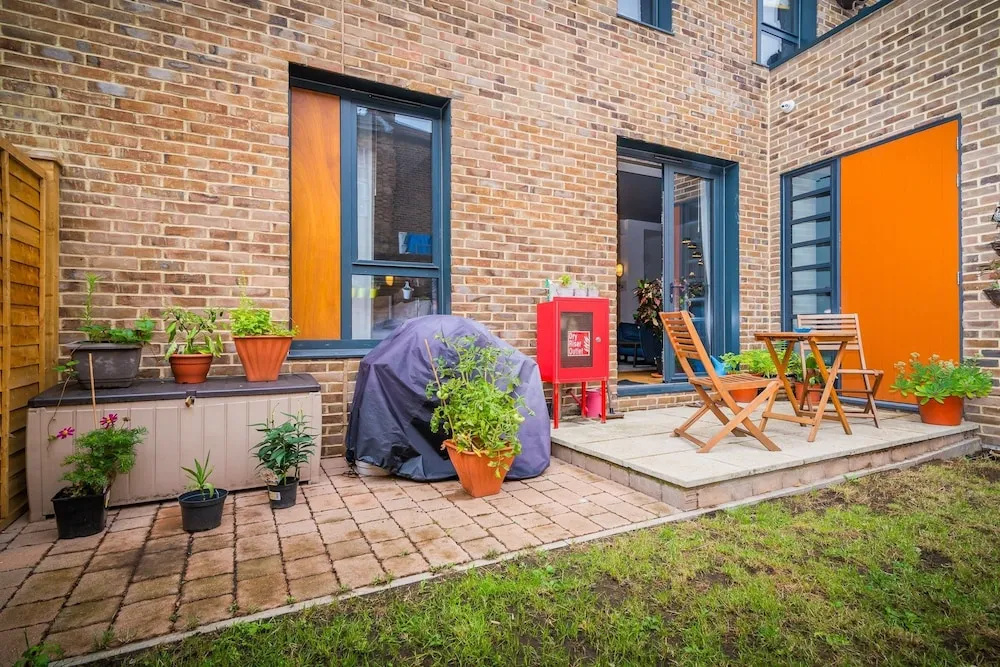 Stunning 2br Home W/Garden, 20 Min To Central!
