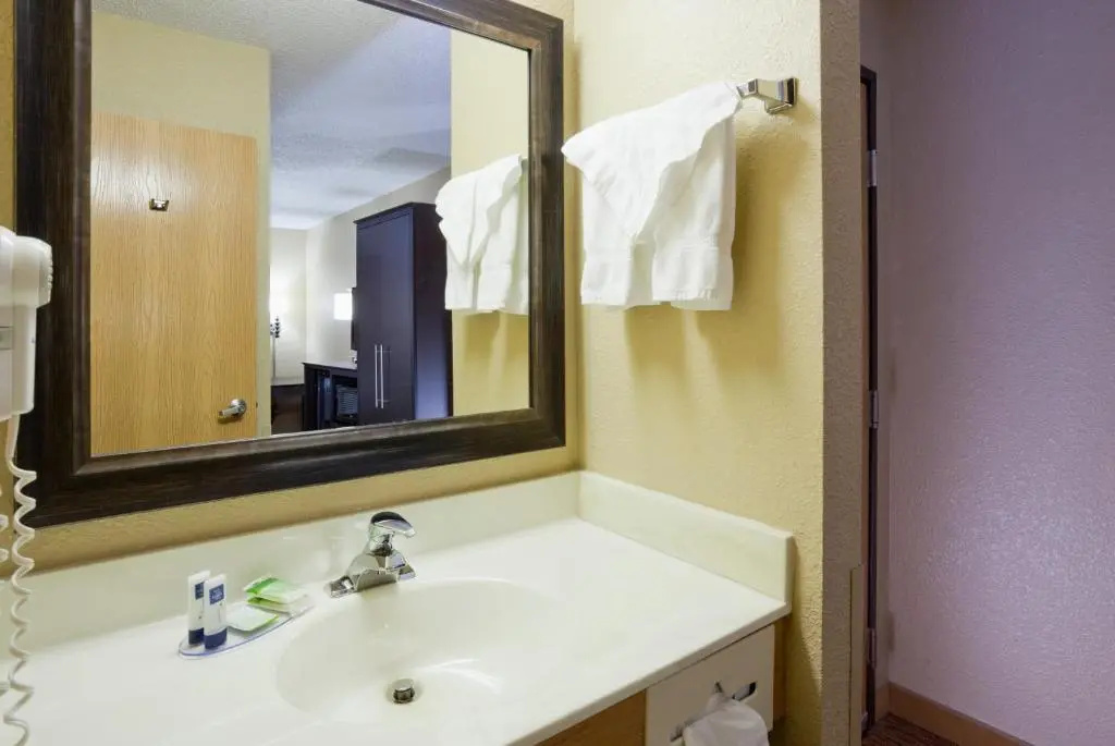 AmericInn by Wyndham Osceola - Chambres