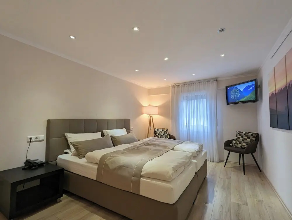 1 Bedroom Superior Double room with city view (full double bed)