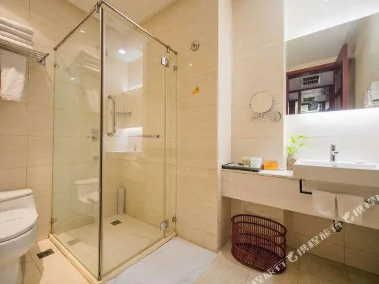 Deluxe Double room (full double bed)