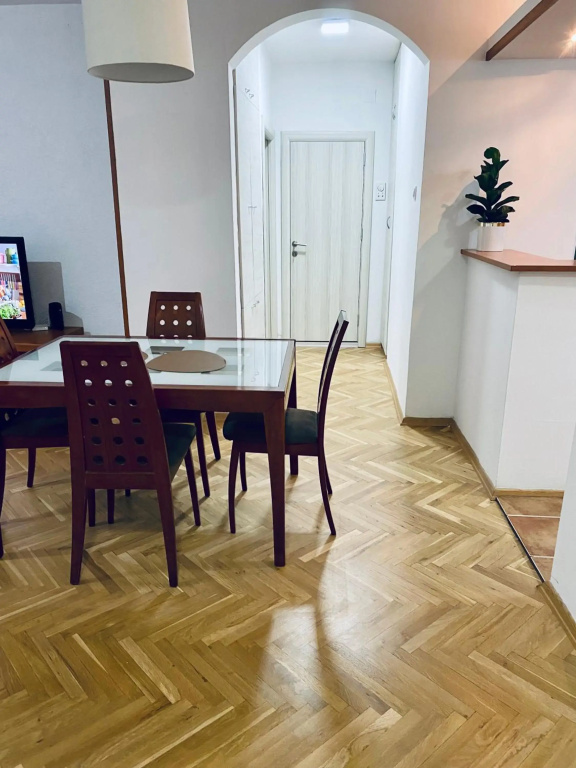 Regina's 2bedroom Near Square