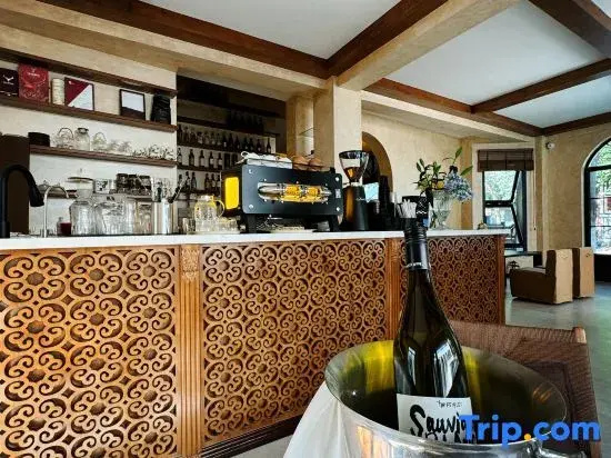Faman ▪ Tina Riad Courtyard-Style Hotel (Yining Liuxing Street)