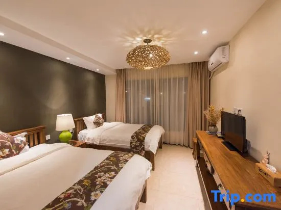 Standard room with courtyard view
