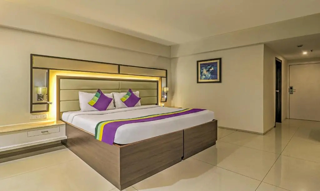 Deluxe Double room (full double bed)