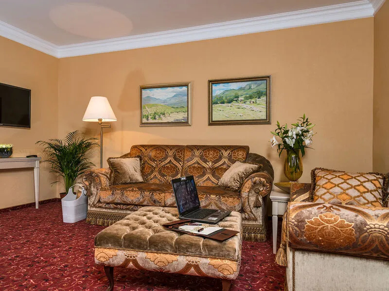 Lobby & Reception