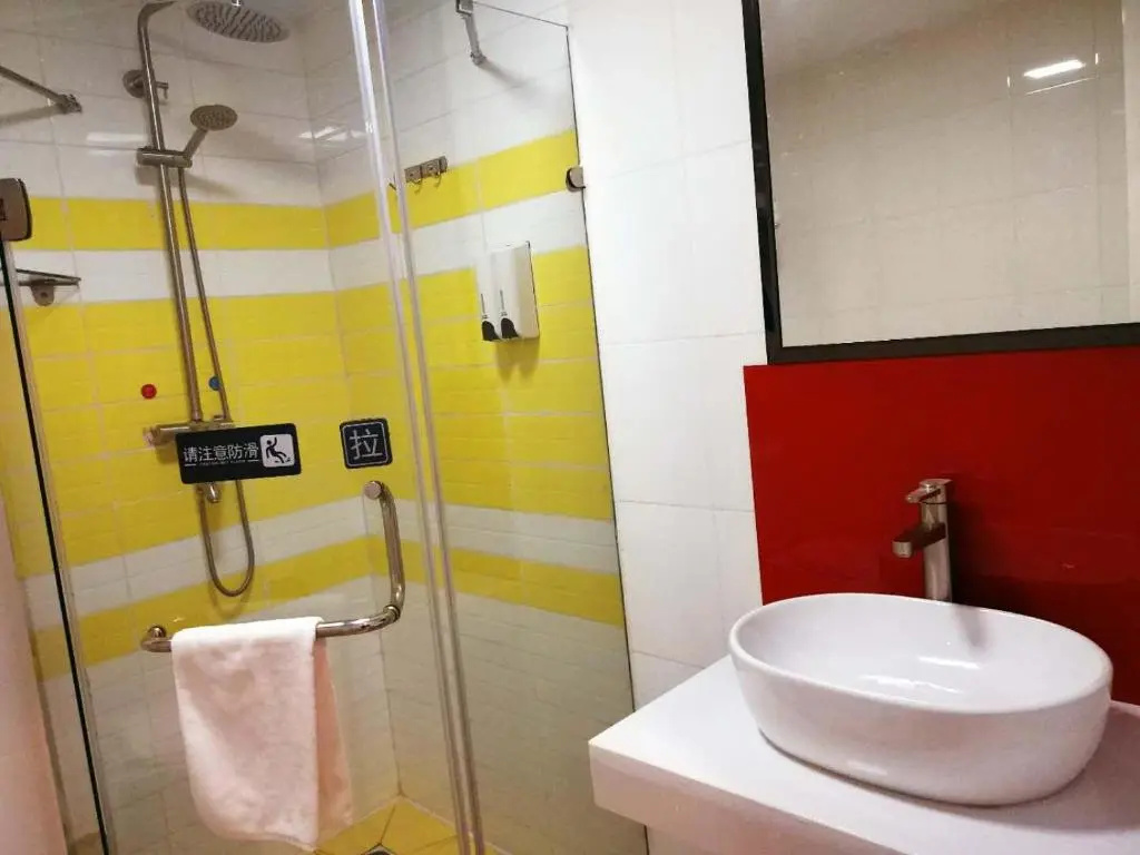 7 Days Premium·Qingdao Xianggang Zhong Road Zhiquan Road Metro Station - Chambres
