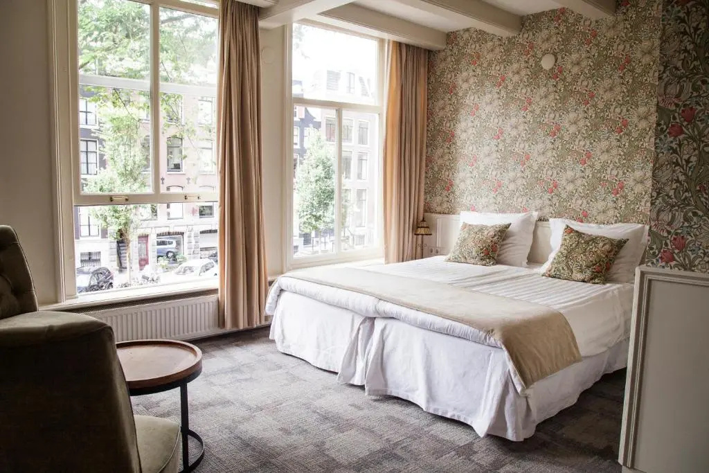 Standard Double room with canal view (full double bed)