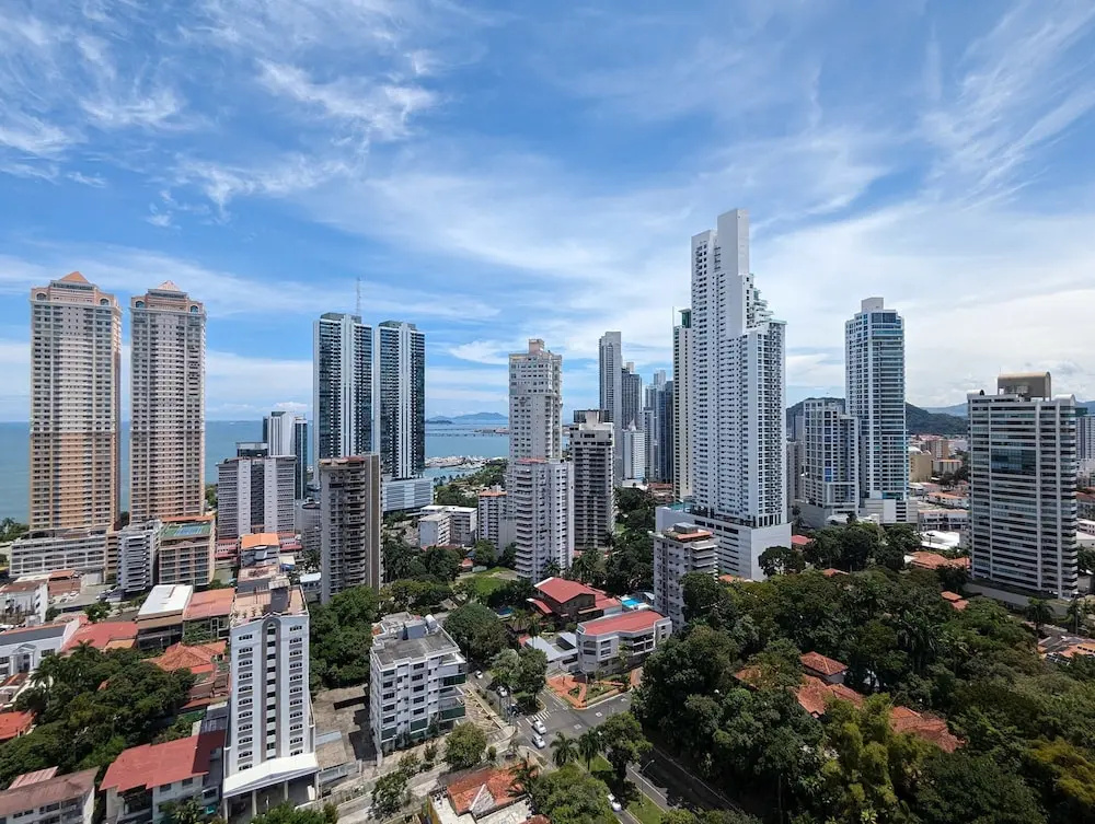 w Scenic 1BR w Panoramic City View in Calle 50