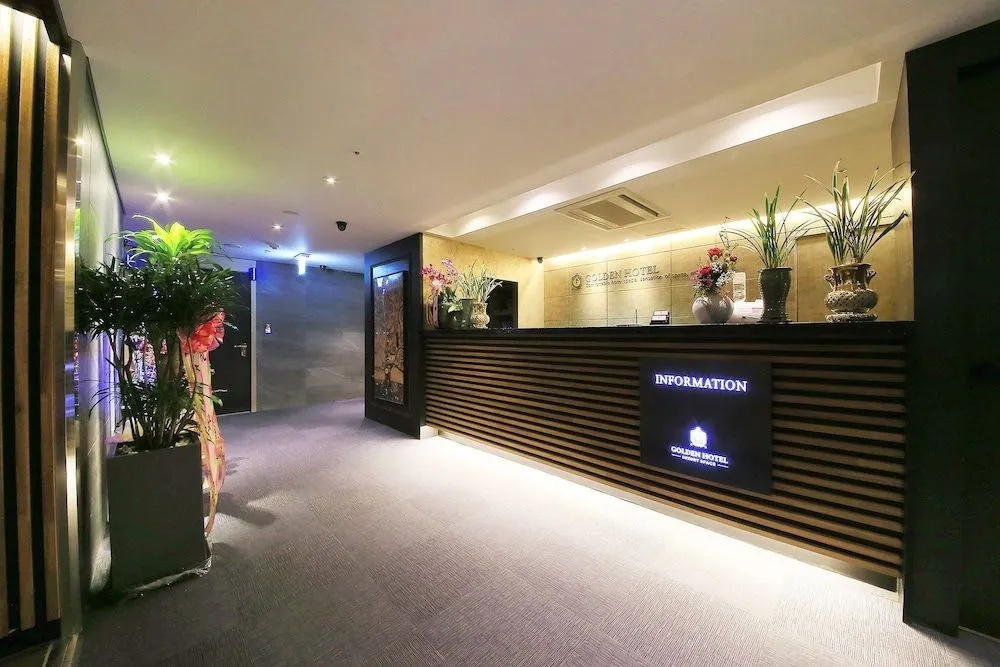 Lobby & Reception