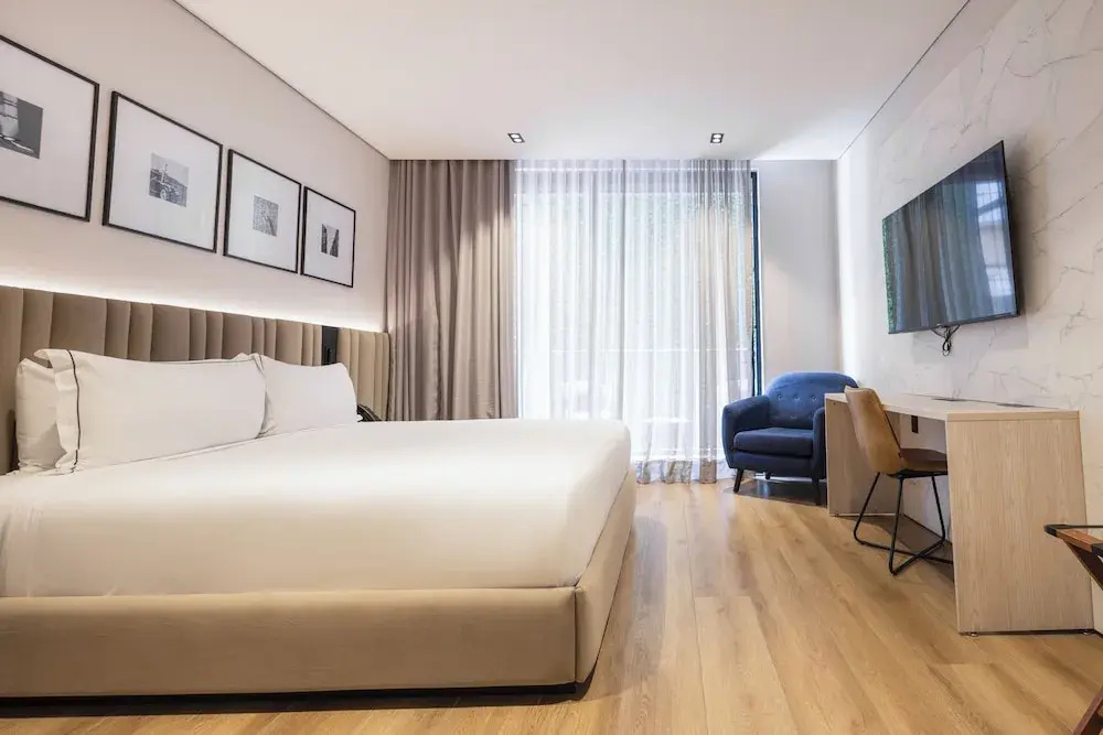 Classic Double room with balcony (full double bed)
