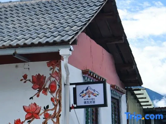 Dewa Old XI ZANG House • Hostel (Feilai Temple Meili Snow Mountain Scenic Area)