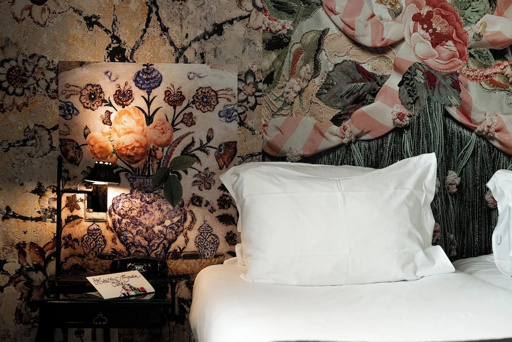 Hôtel du Petit Moulin, Haute Couture hotel by Lacroix 81