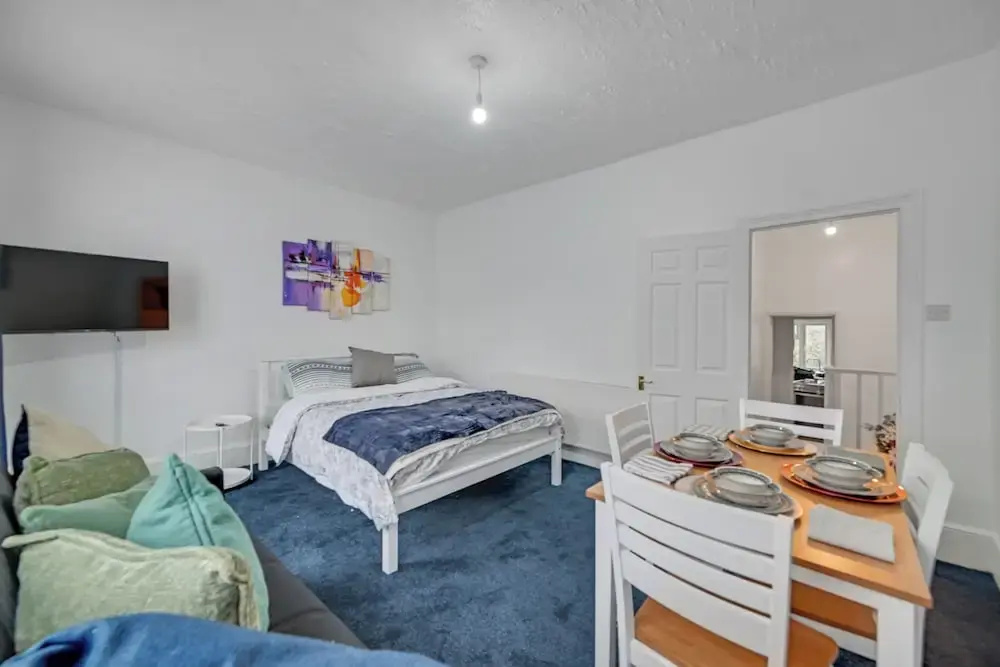 Sleeps 4 - Near Tottenham Stadium w Free Parking