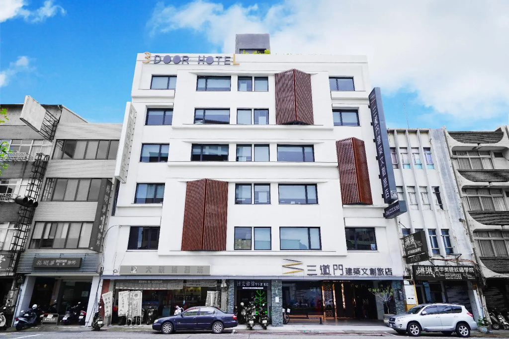 3 Door Hotel