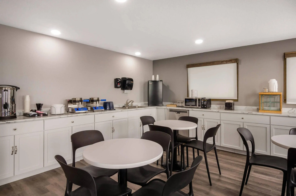 Econo Lodge Scottsbluff — фото 4