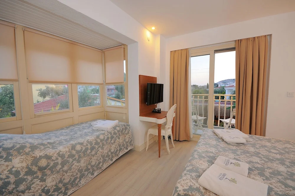 Standard Triple room with view