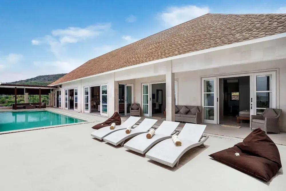 Villa Eden Roc by Alfred in Bali - Luxury Beachfront 3BR Villa With Infinity Pool Amed