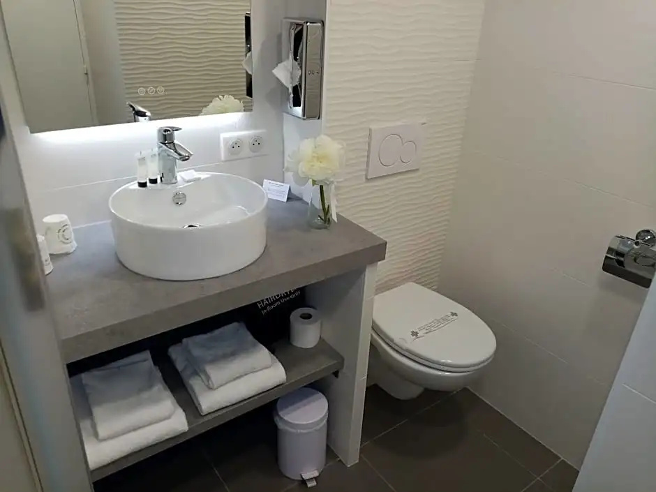 Comfort Double room with partial sea view (full double bed)