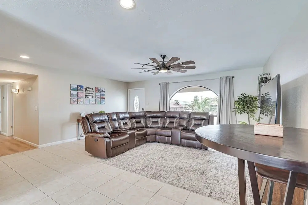 5 Mi to Lake Havasu: Home w/ Yard & Pool — фото 3