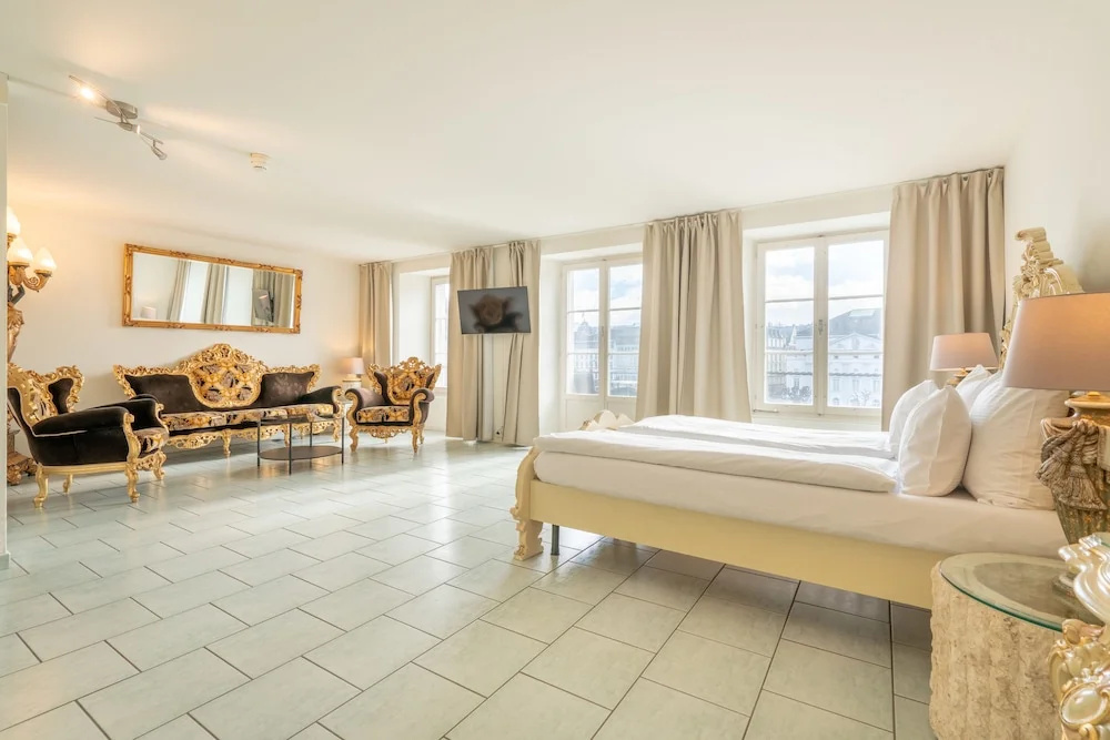 Suite with balcony