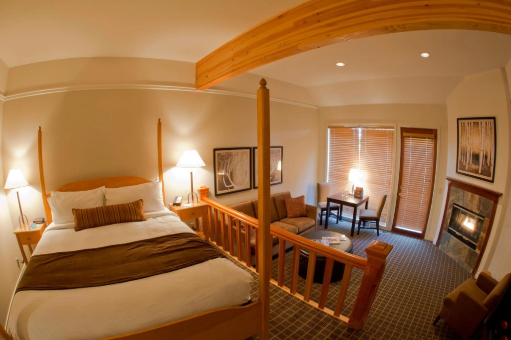 Pine Ridge Inn — 4