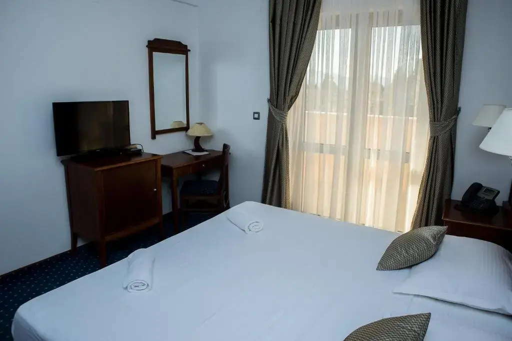 Deluxe Double room with balcony (full double bed)