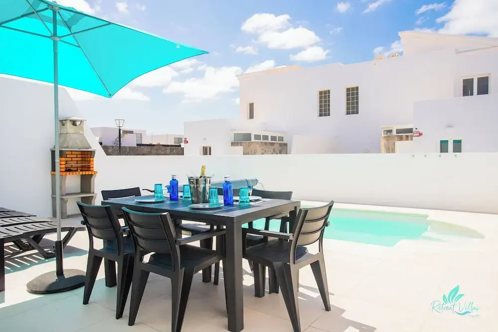 2-bed Villa in Playa Blanca By Retreat Villas