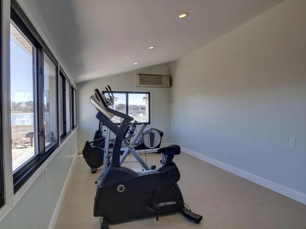 Standard Double room with bay view (full double bed)