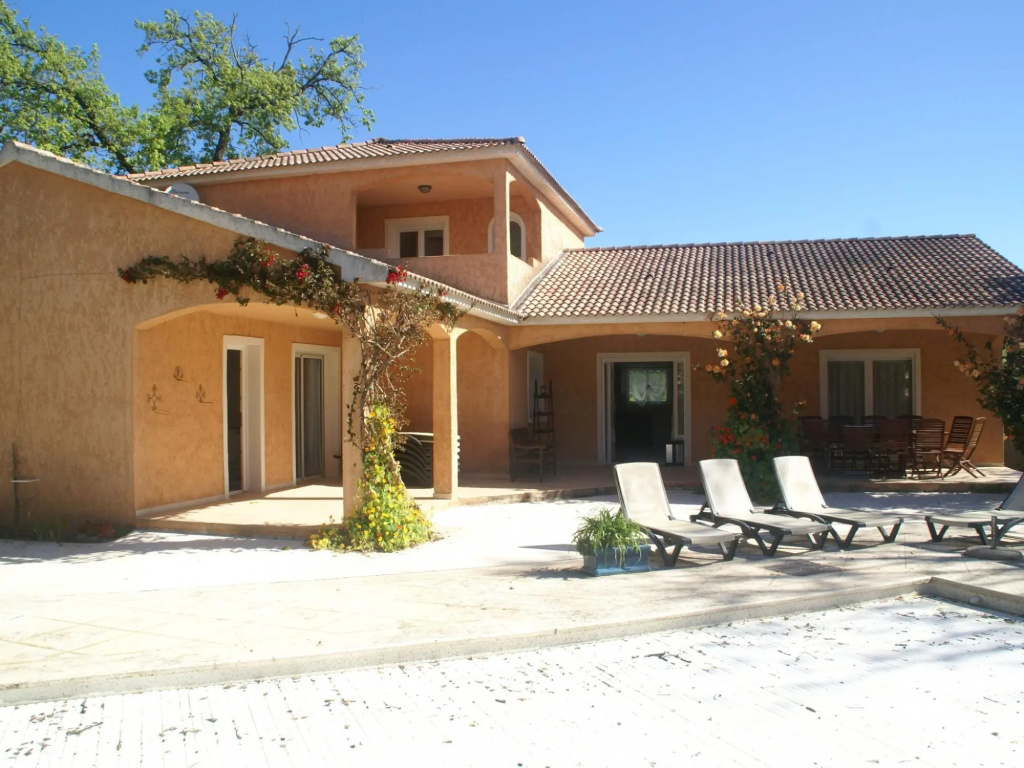 Pleasing Villa. near the Sea beach, Moriani-Plage, 5 bedrooms. 12 persons
