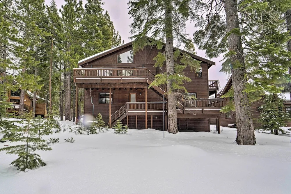 Updated Tahoe Donner Cabin w/ Golf Course Views!