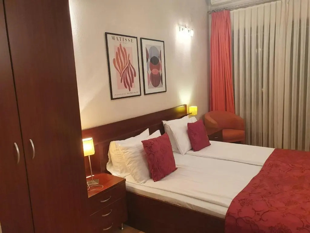 Standard Double room with balcony (full double bed)