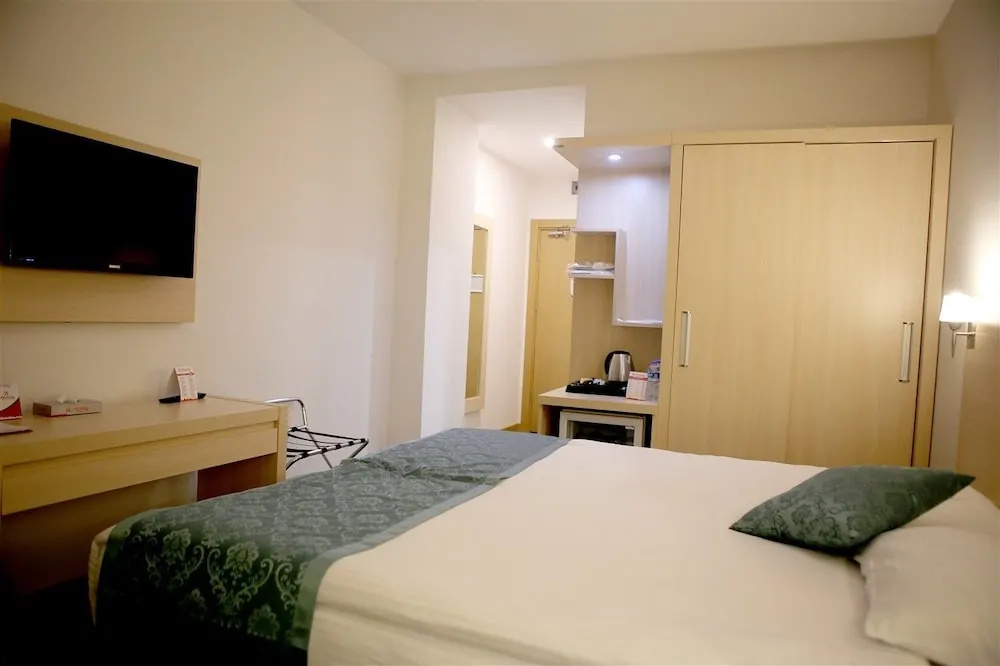 Standard Double room with city view (full double bed)