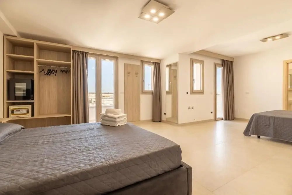 Roomsalentopalace — 2