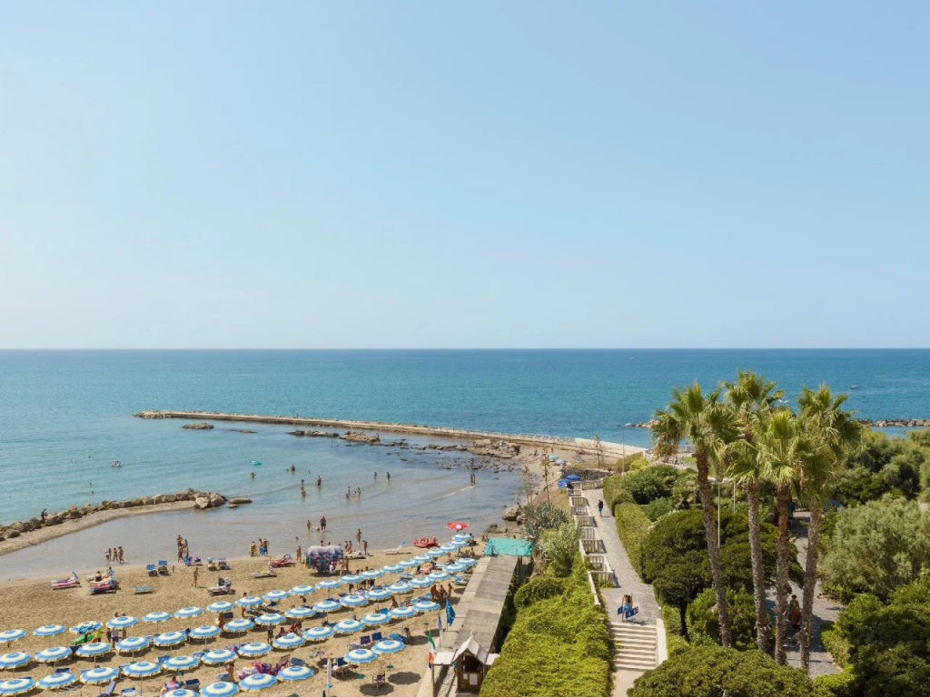 Beach & Waterfront