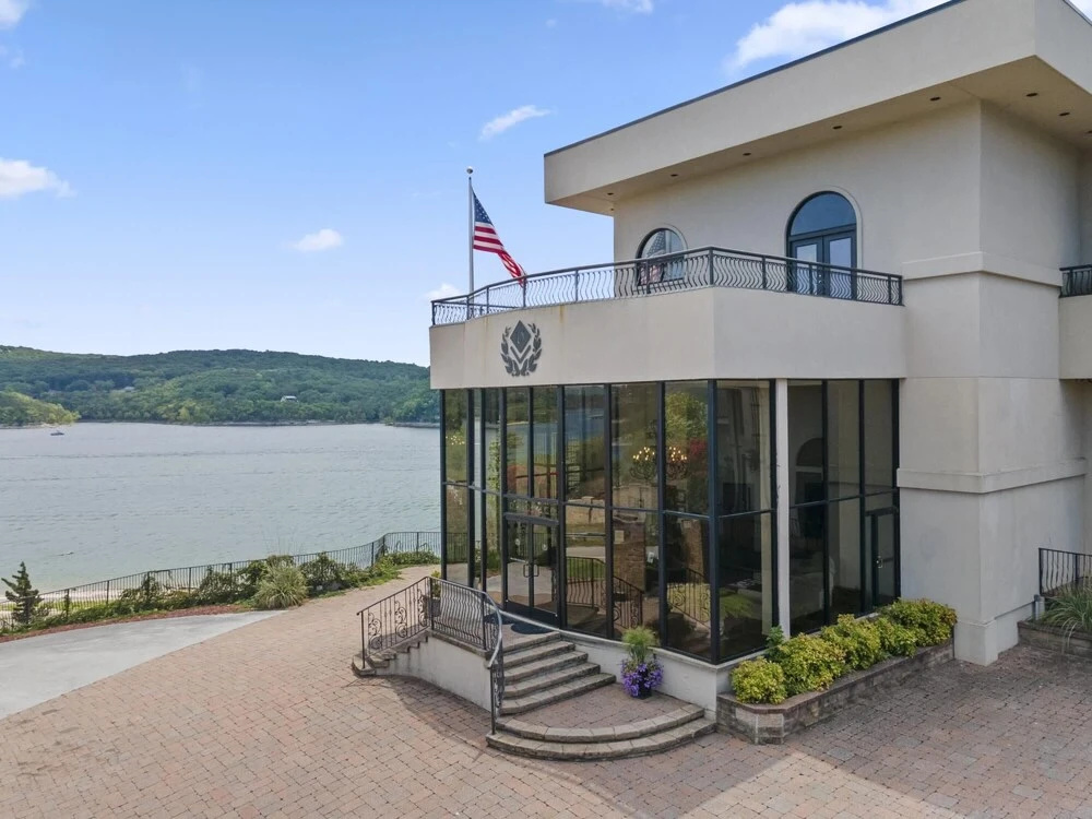 1 Bedroom Lake View Villa - Unit 208