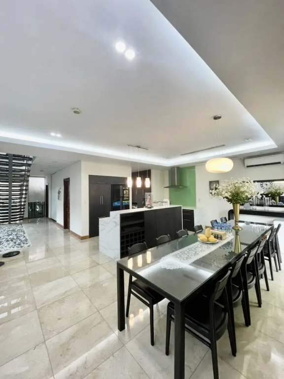 4 Bedrooms Family Villa with garden view