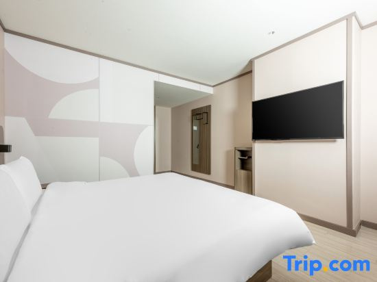 Superior Double room (full double bed)