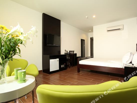 Crossroads Hotel