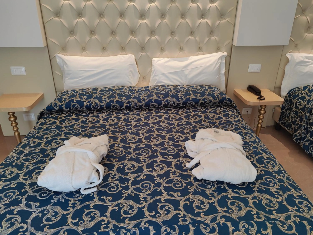 Hotel Ambassador — 3