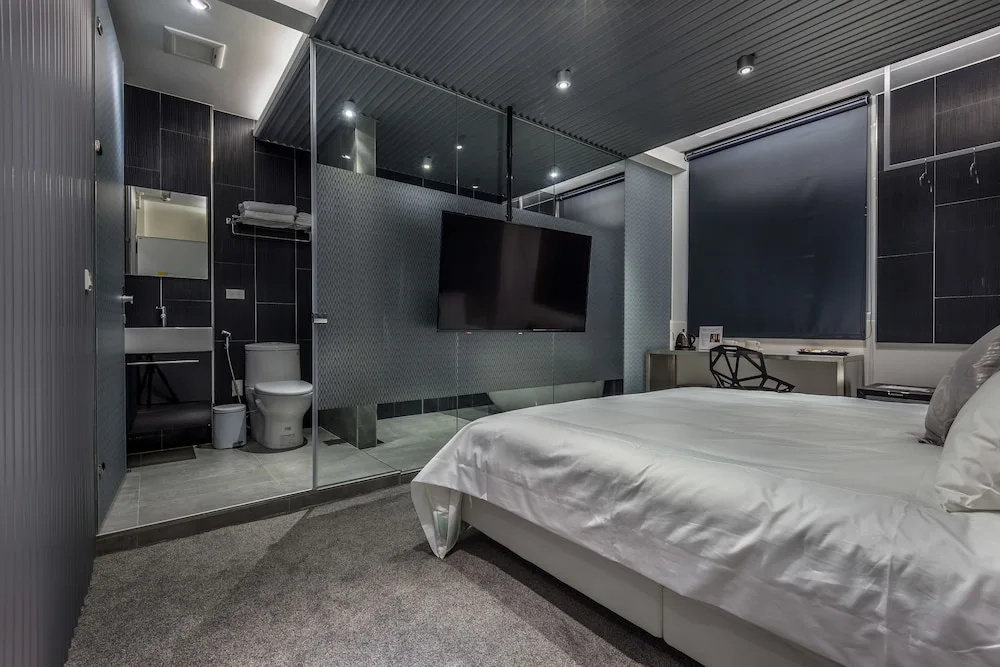 Grand Double room with city view (full double bed)