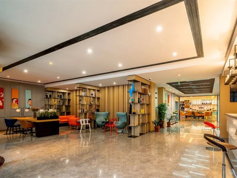 Lobby & Reception