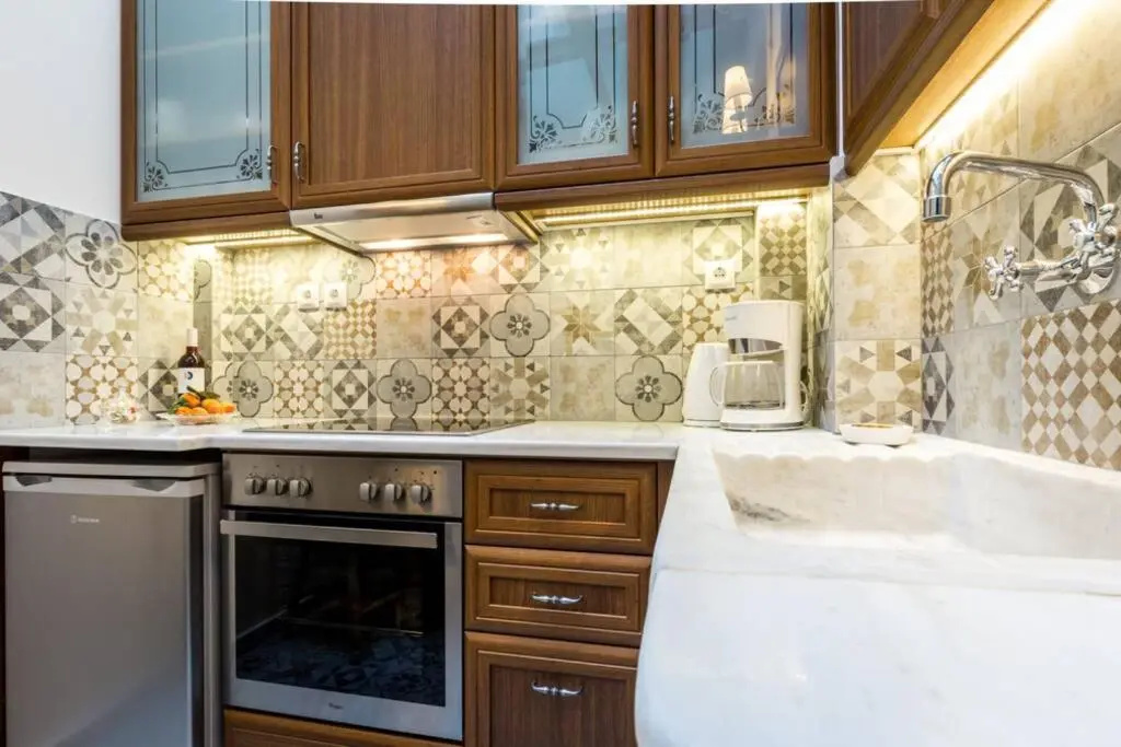 Neoclassical apartment with 2 bedrooms in Piraeus - фото 14